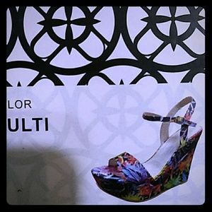 N by nicole miller wedges multi color floral